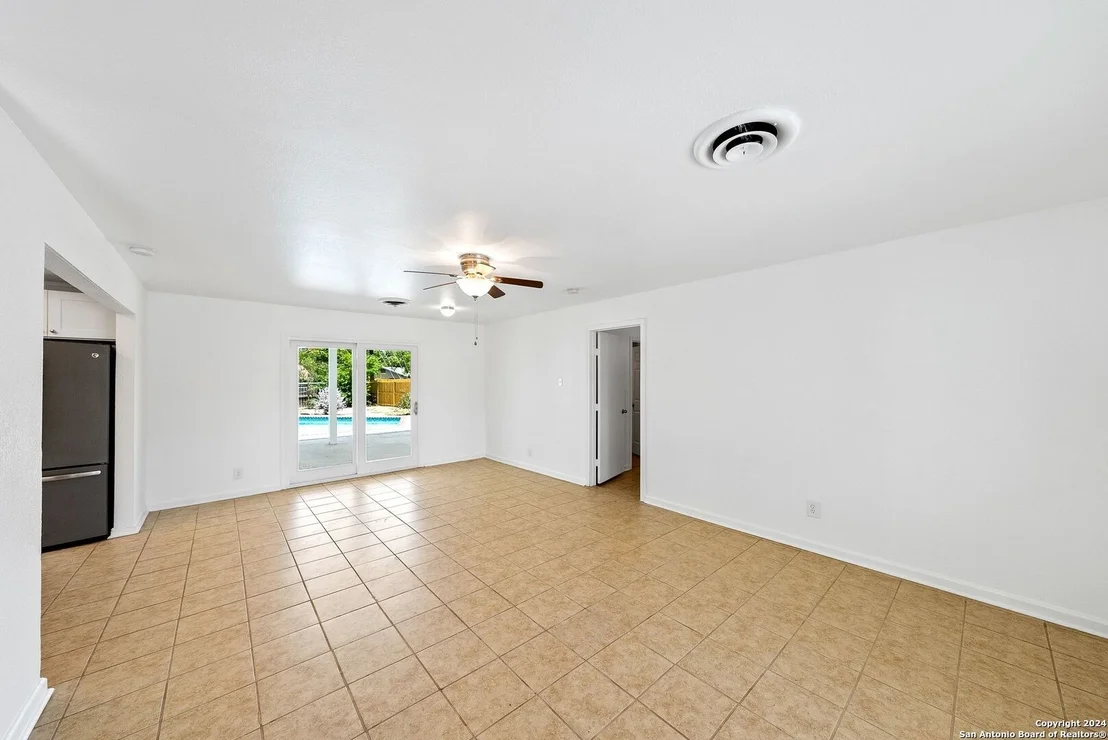Photo of 8323 STARCREST DR