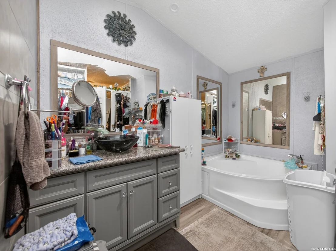 Photo of 953 Forest Oaks Dr