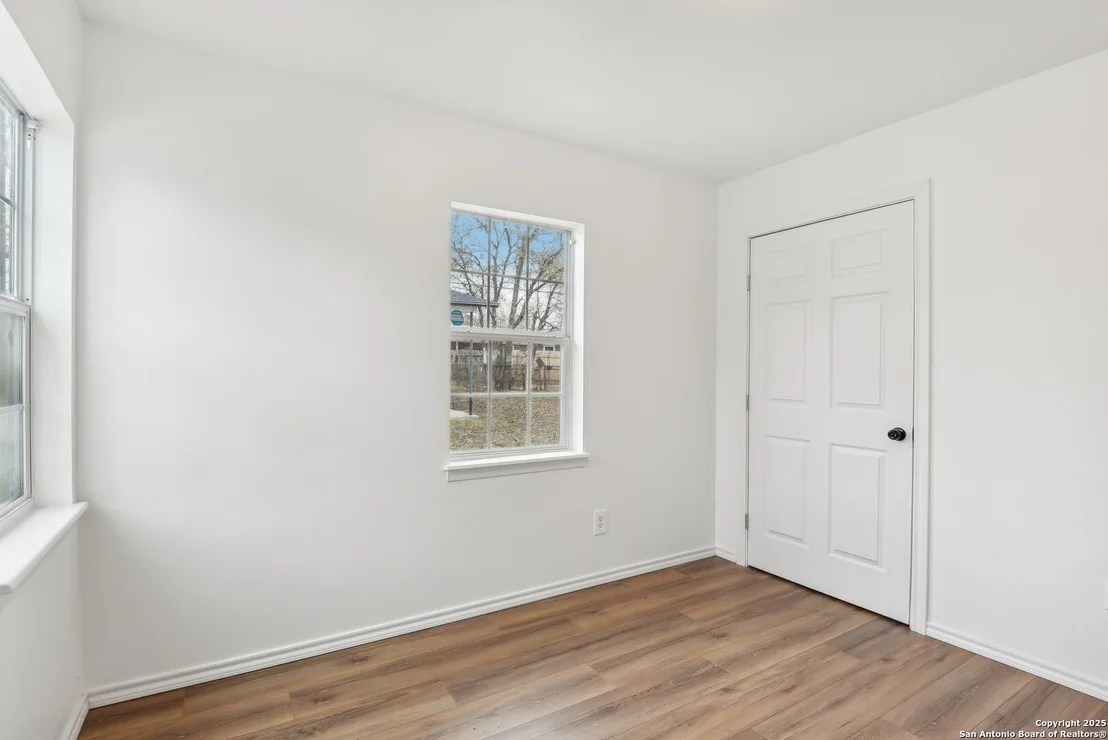 Photo of 843 Deely Place