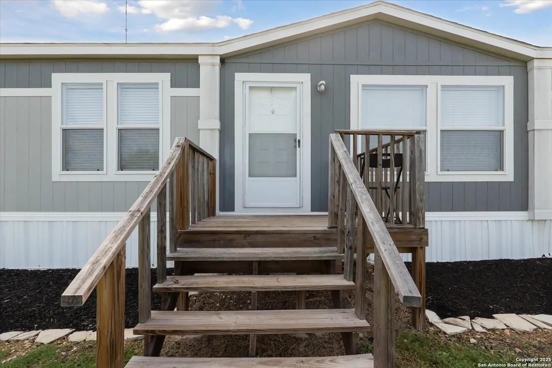 Photo of 385 Forest Oaks