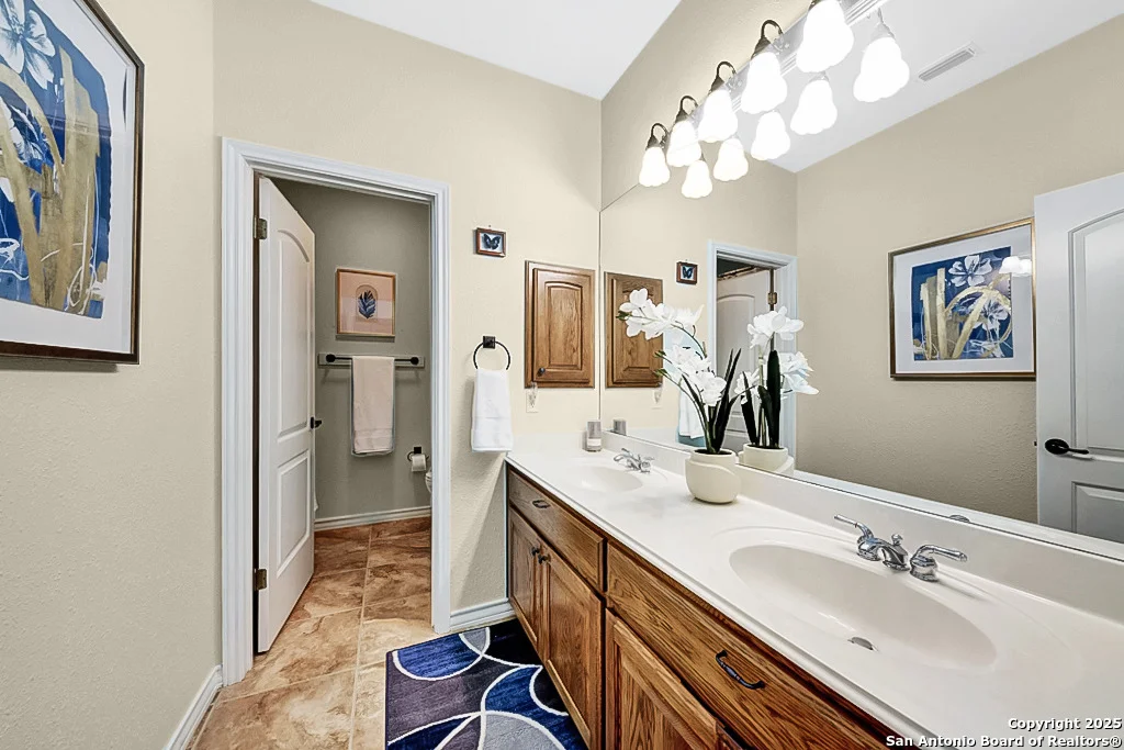 Photo of 2390 FRONTIER