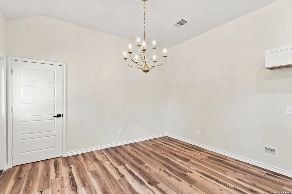 Photo of 1123 VICKERS AVE