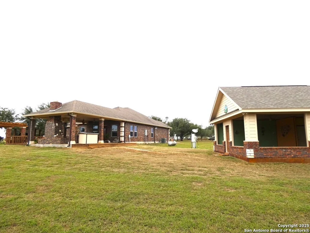 Photo of 283 Live Oak Rd