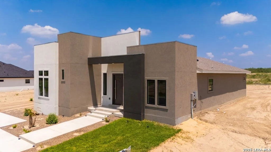 Photo of 825 Ceniza Dr.