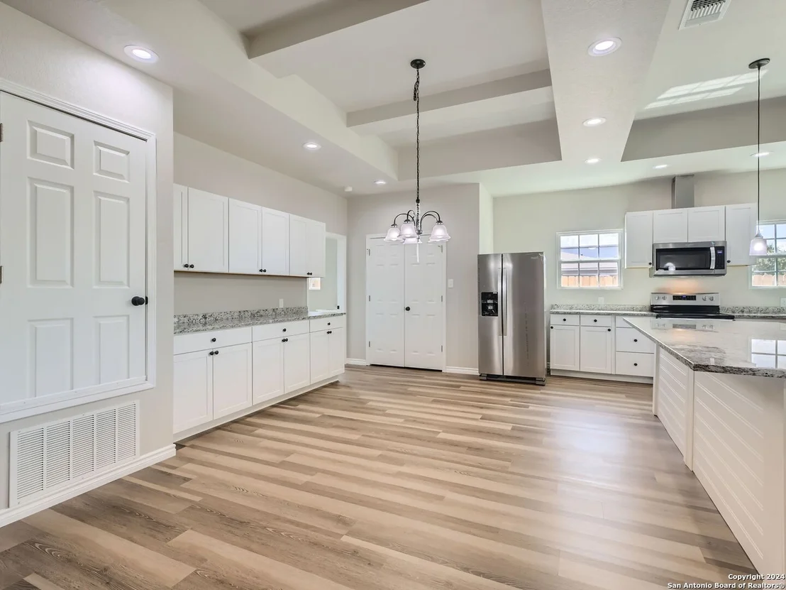 Photo of 8501 UTOPIA BLVD