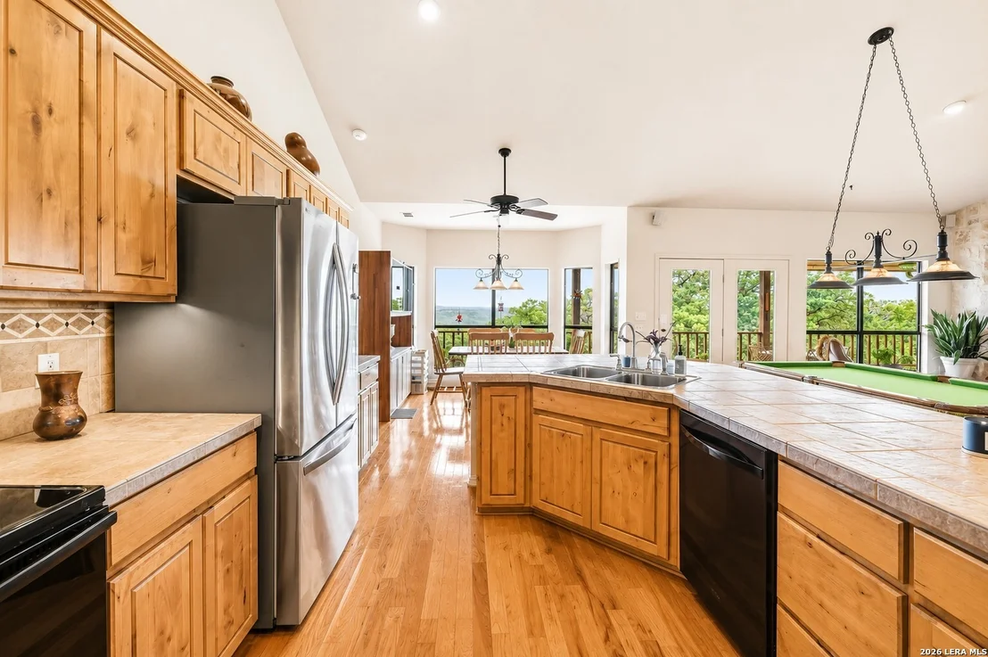 Photo of 138 RIDGE RD W