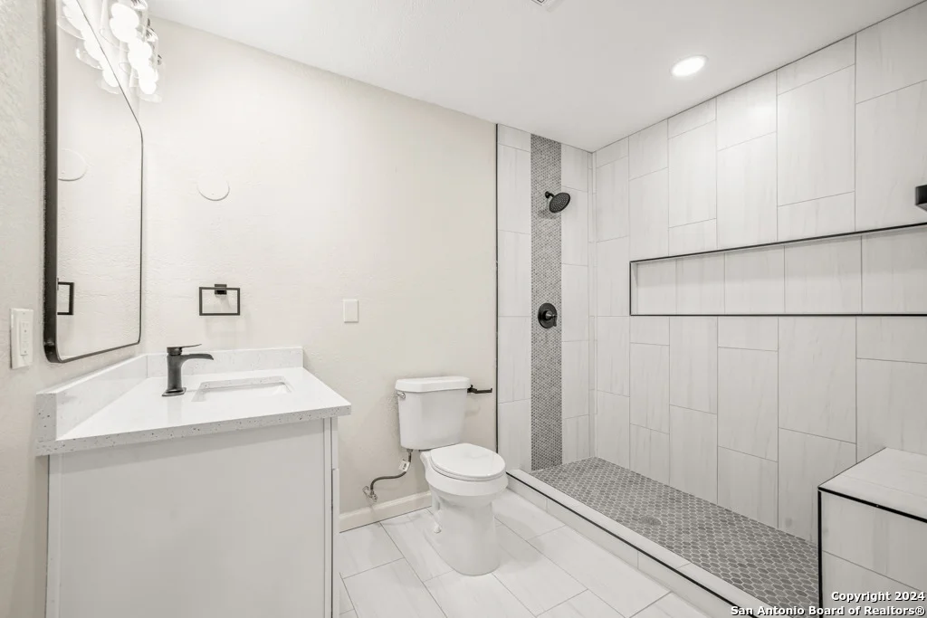 Photo of 1104 WALNUT