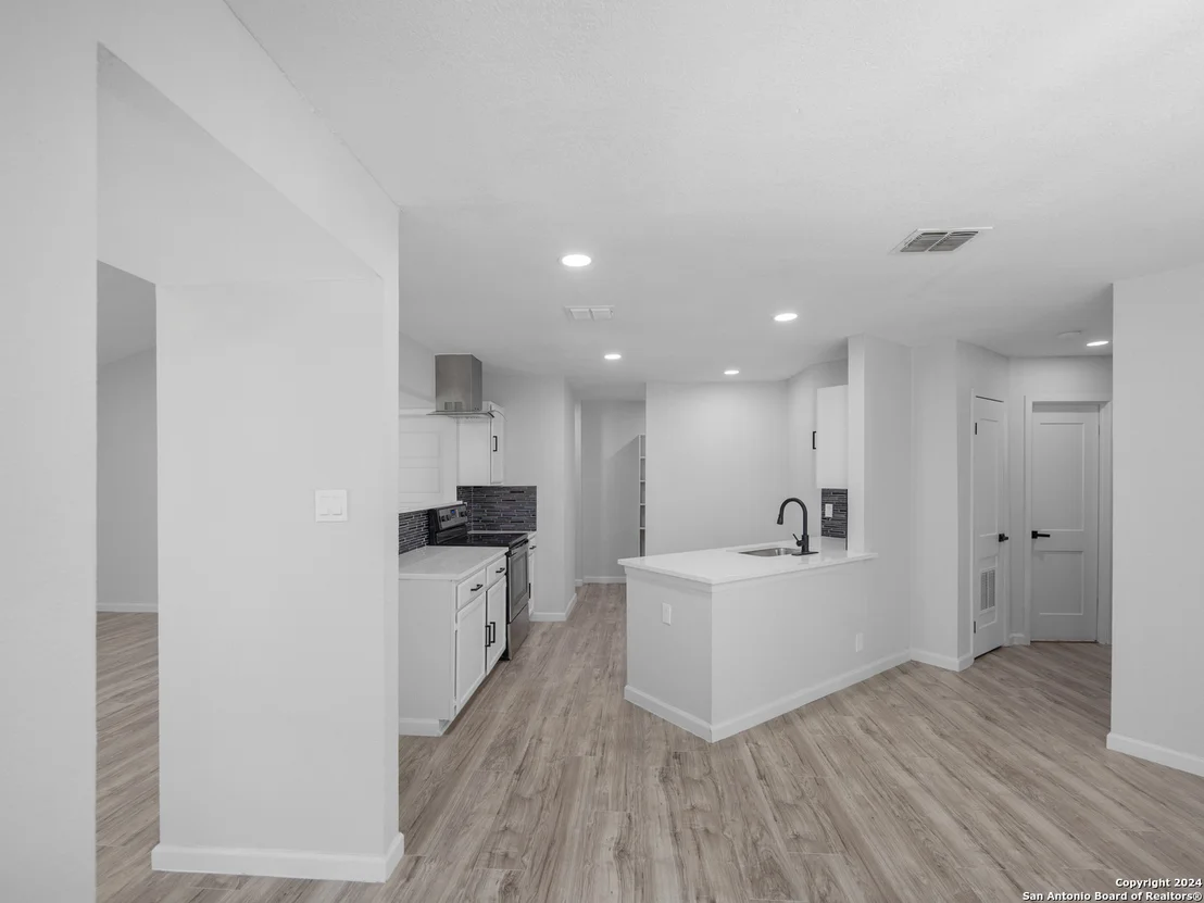 Photo of 7707 clear ridge