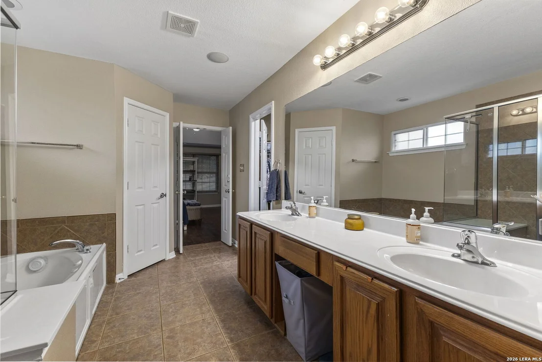 Photo of 266 MAIDSTONE CV