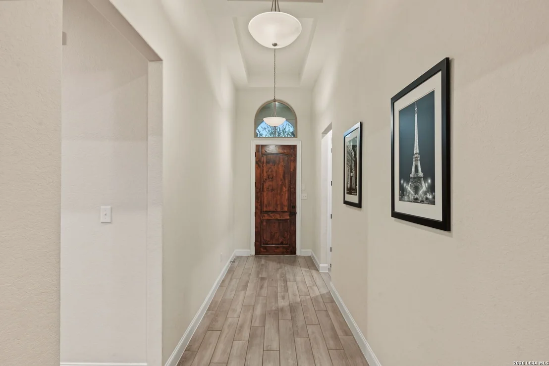 Photo of 122 HUNTWICK DR