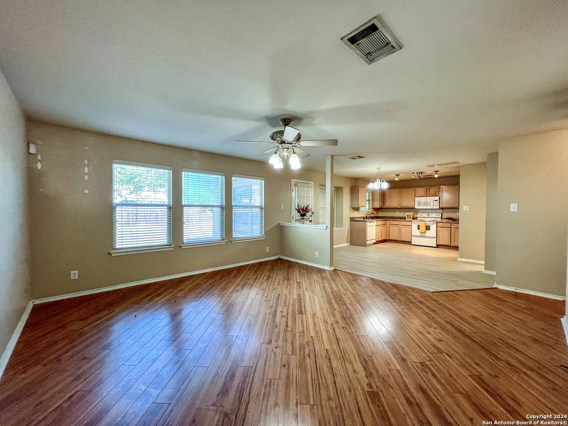 Photo of 224 EAGLE PASS DR