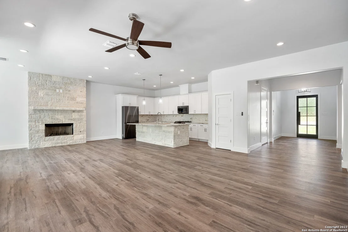 Photo of 103 N JOHN BIRD
