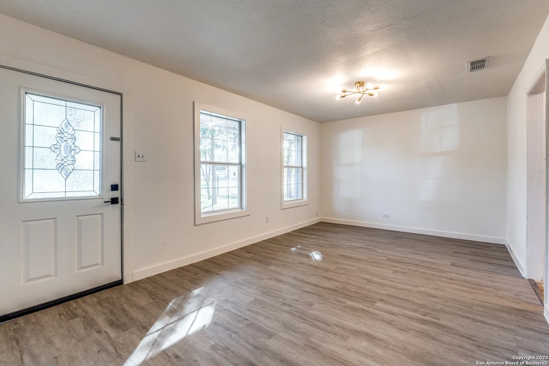 Photo of 827 WARE BLVD