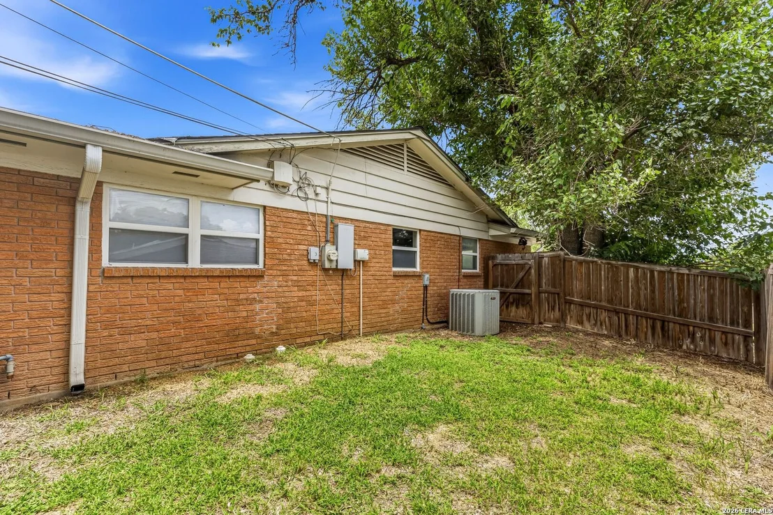 Photo of 3918 OAK TRL
