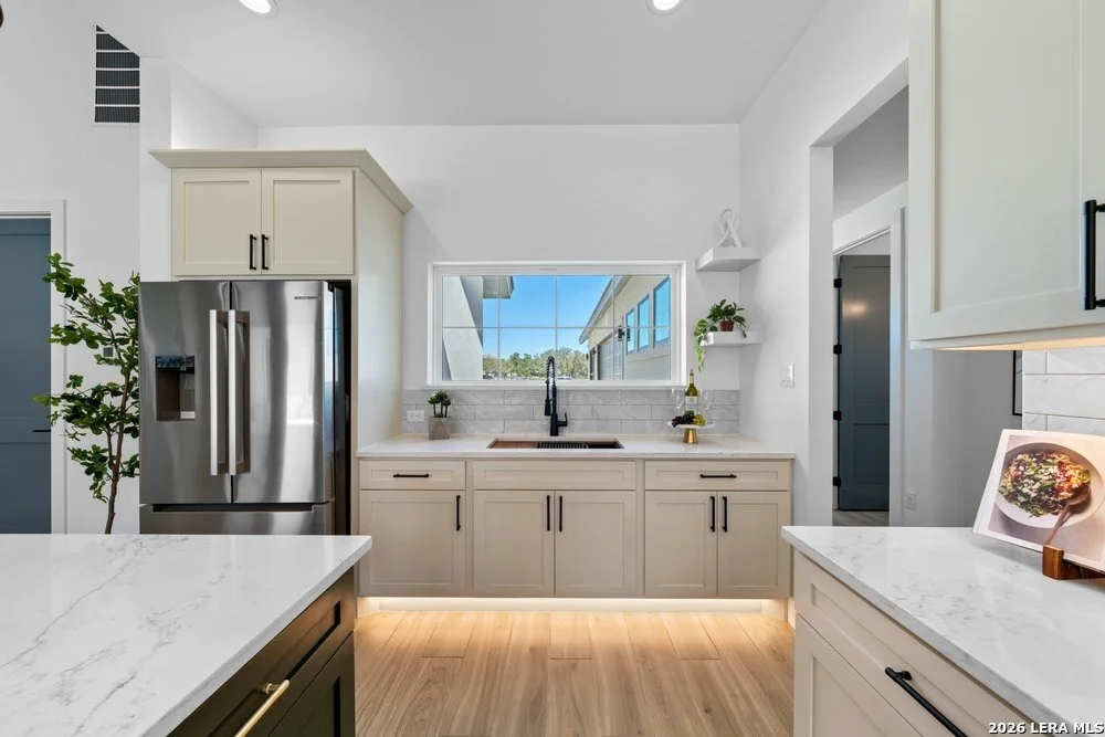 Photo of 877 Annabelle Ave