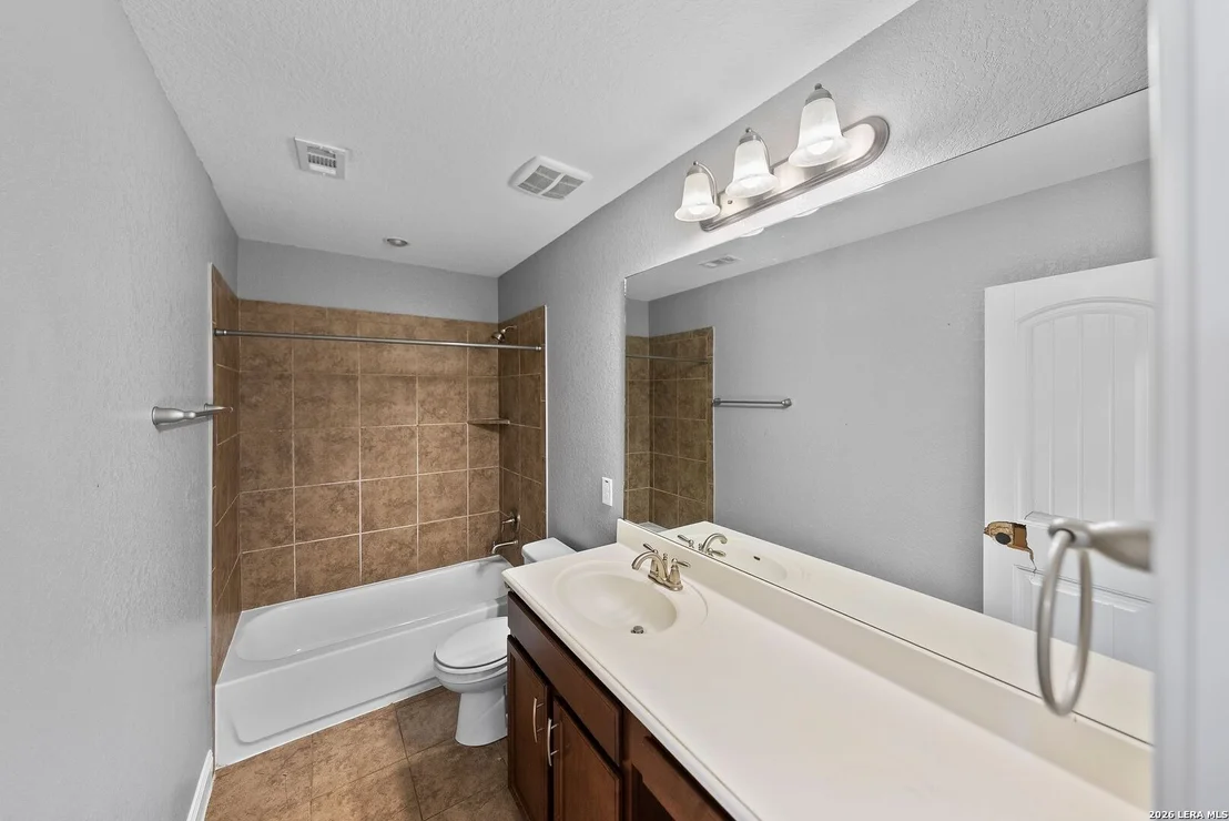 Photo of 2522 Middleground