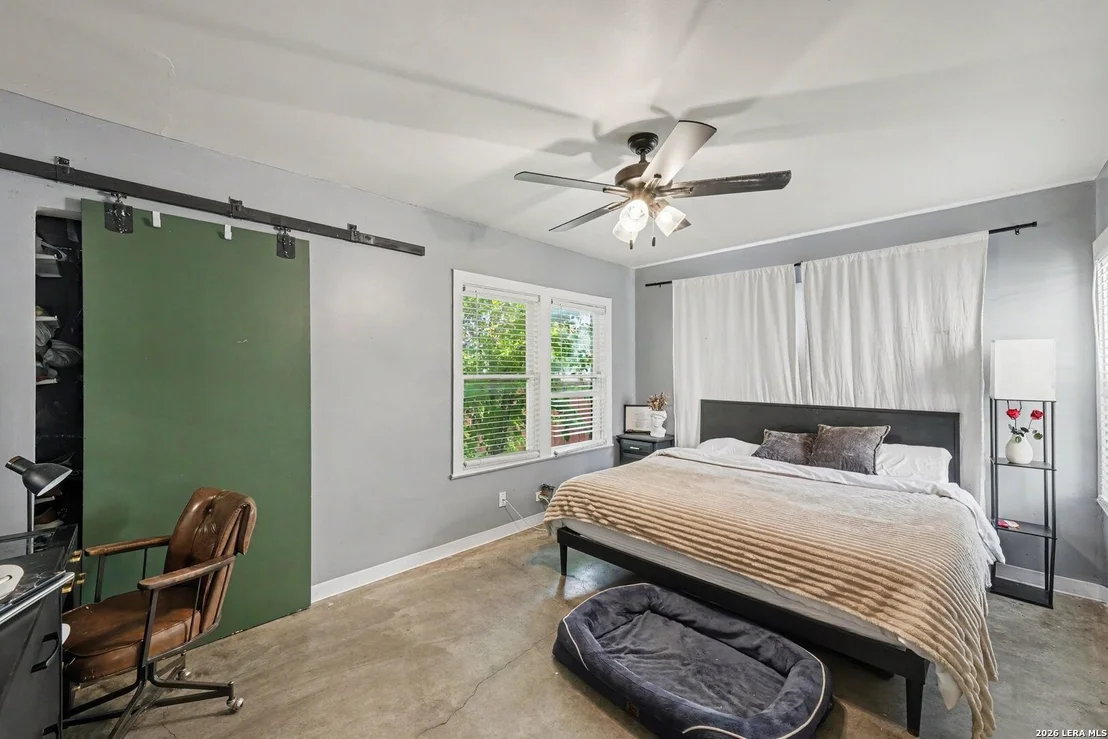 Photo of 109 THORAIN BLVD