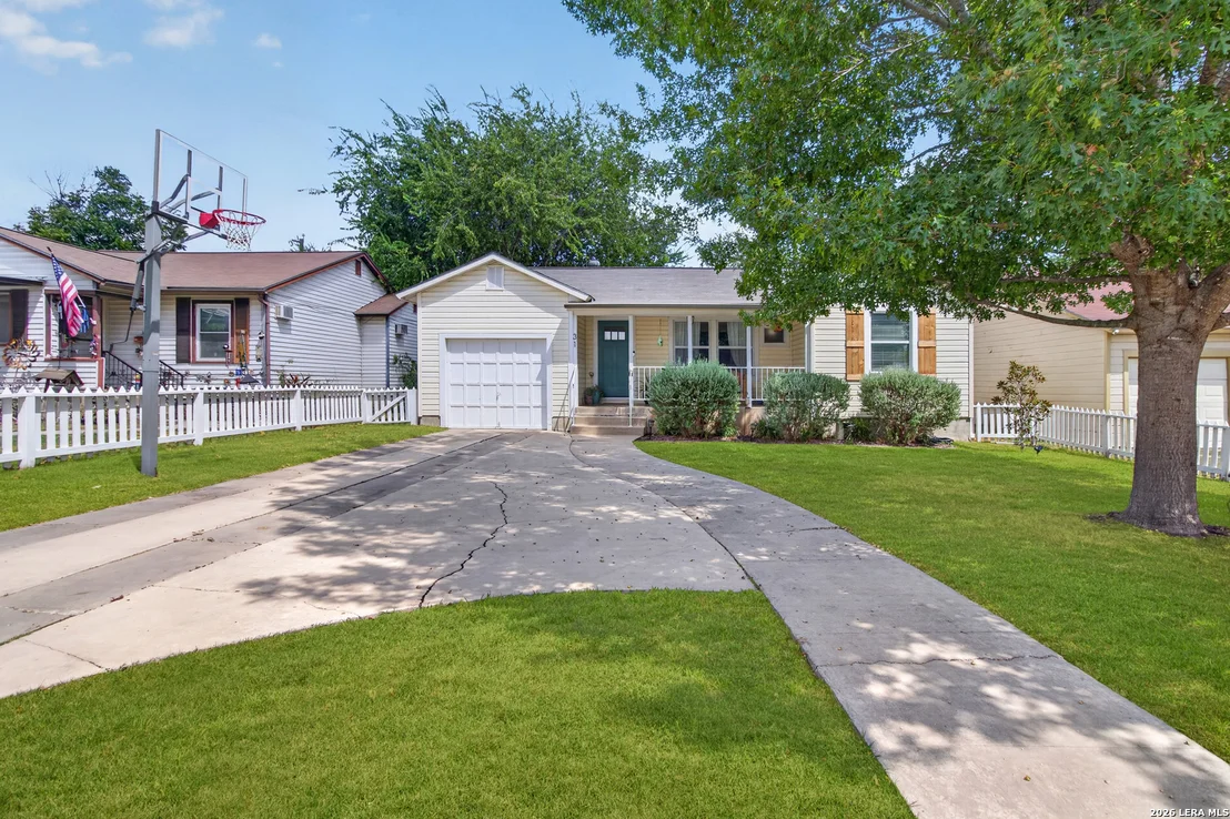 Photo of 31 CROMWELL DR