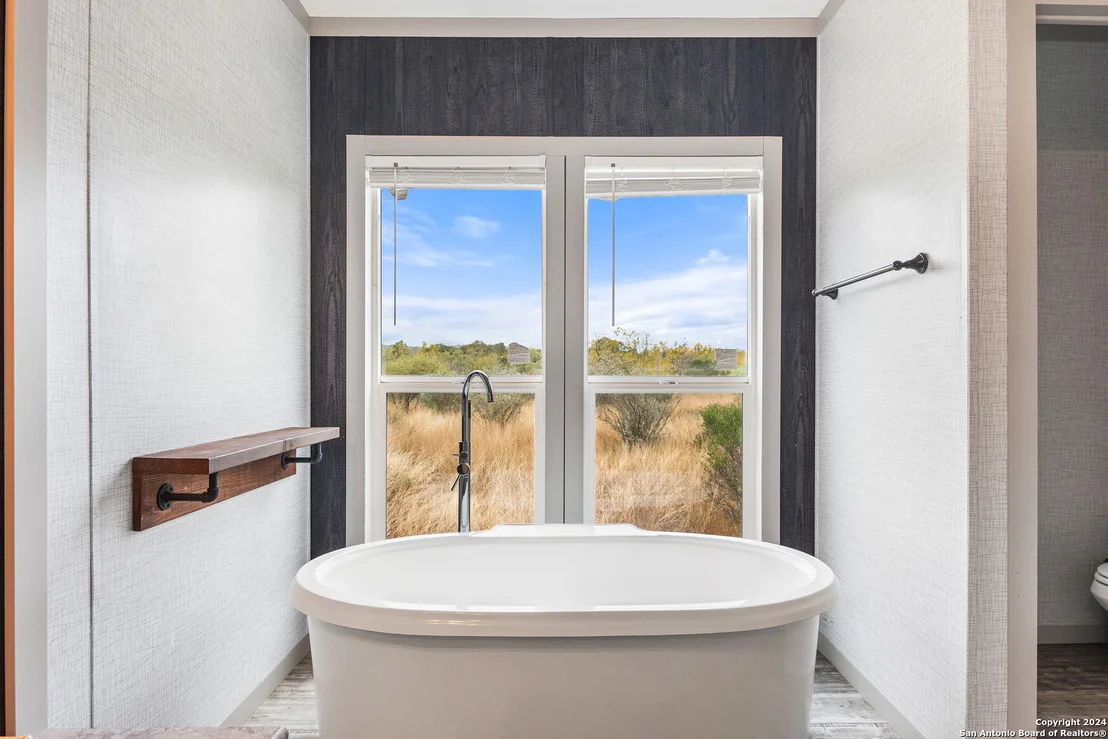 Photo of 1140 Private Road 2415