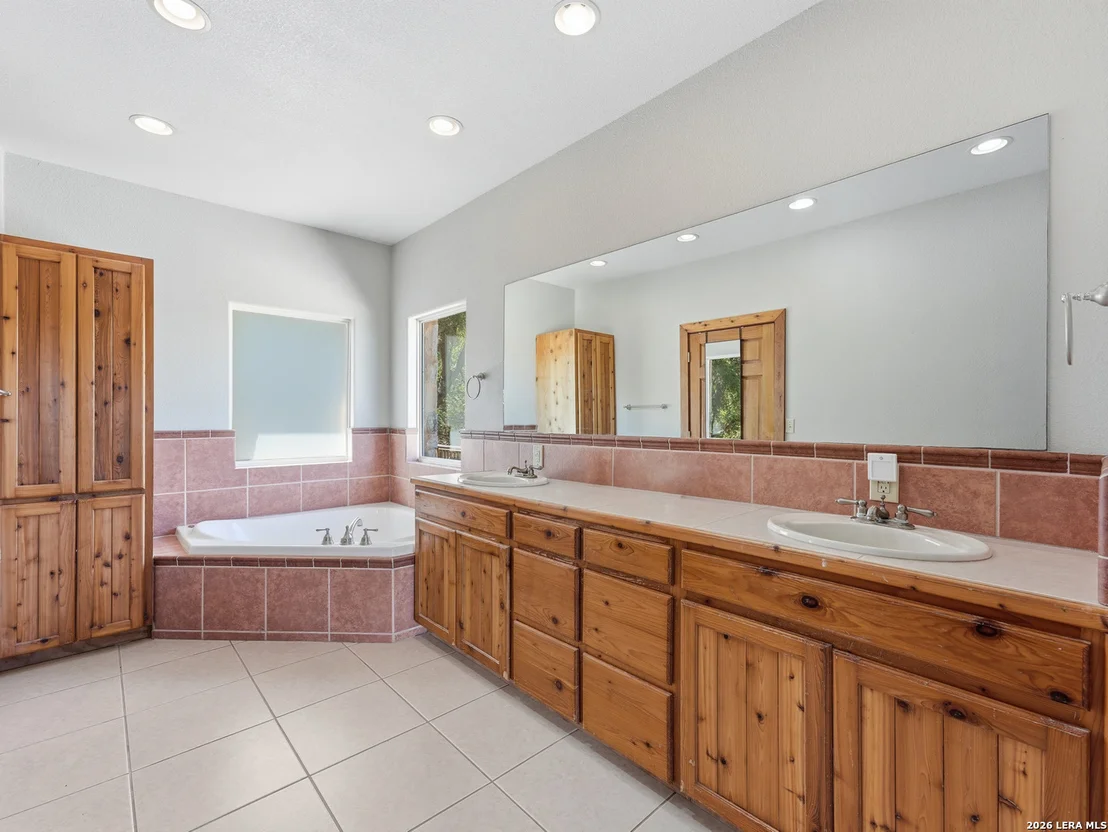 Photo of 412 Bear Springs Trl