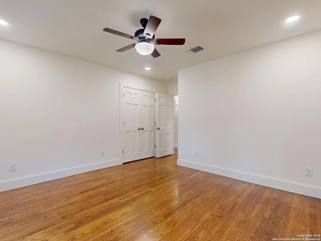 Photo of 141 CHEVY CHASE DR