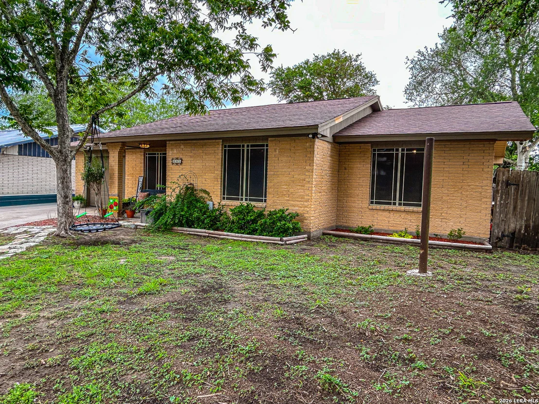 Photo of 802 W Carter