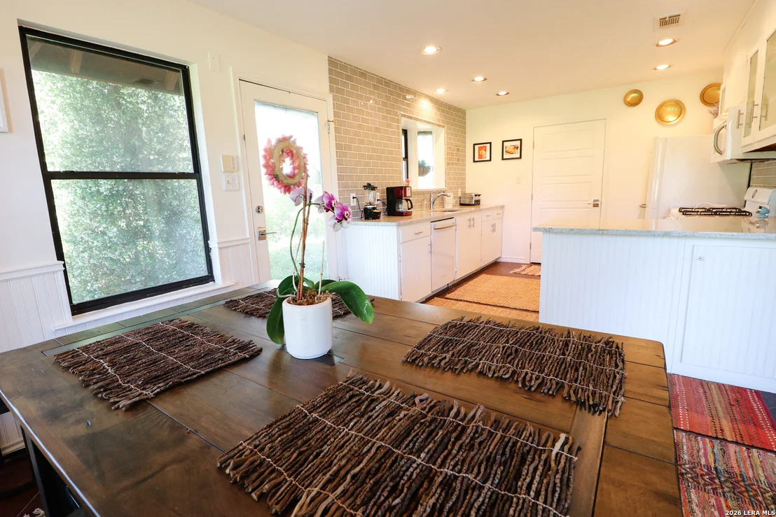 Photo of 810 Oakwood