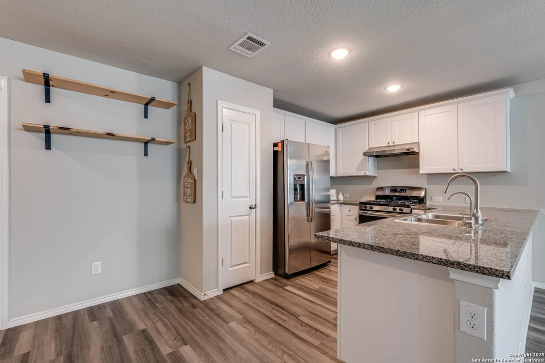 Photo of 10214 Robbins Bluff