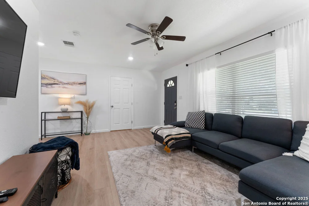 Photo of 338 TOMROB DR