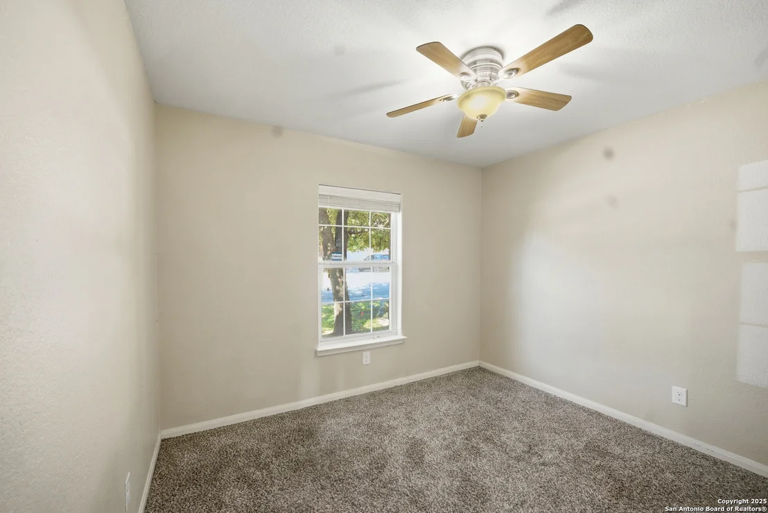Photo of 6810 Luckey