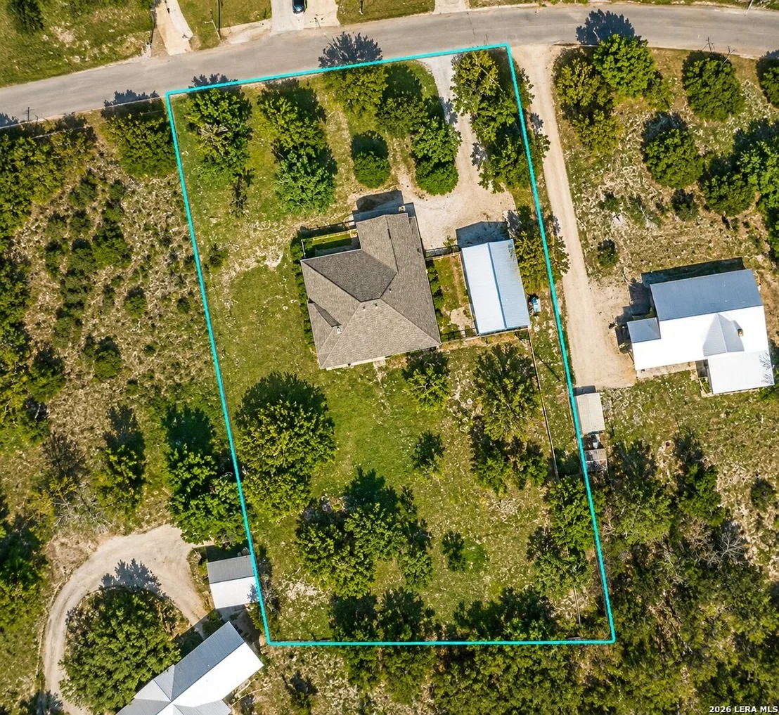 Photo of 138 RIDGE RD W
