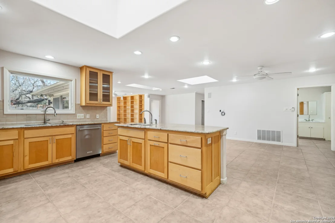Photo of 122 Long Bow Rd.