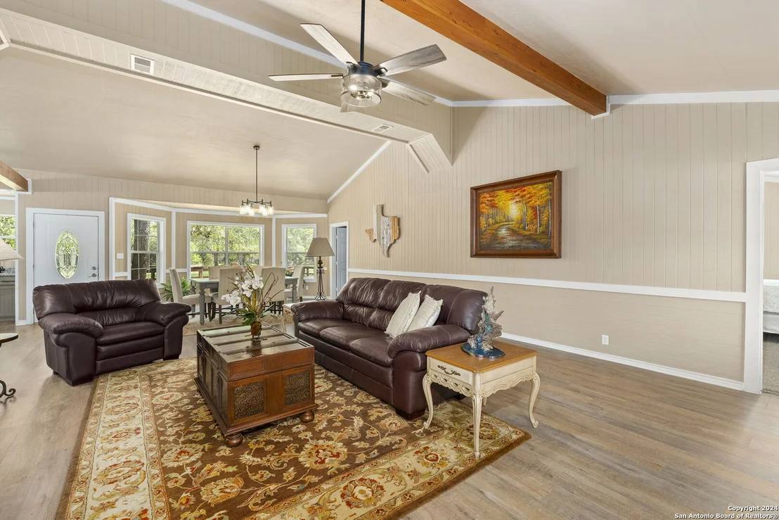 Photo of 592 Oakridge Trail