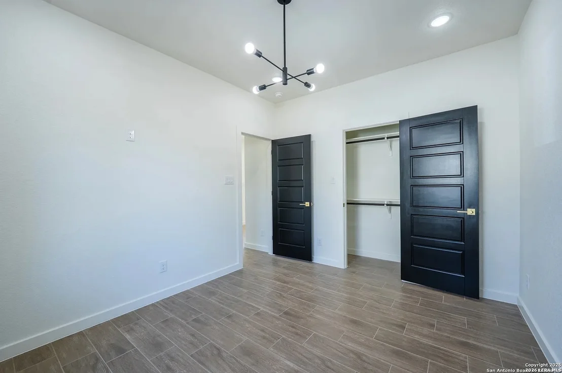 Photo of 229 Colonial Ln