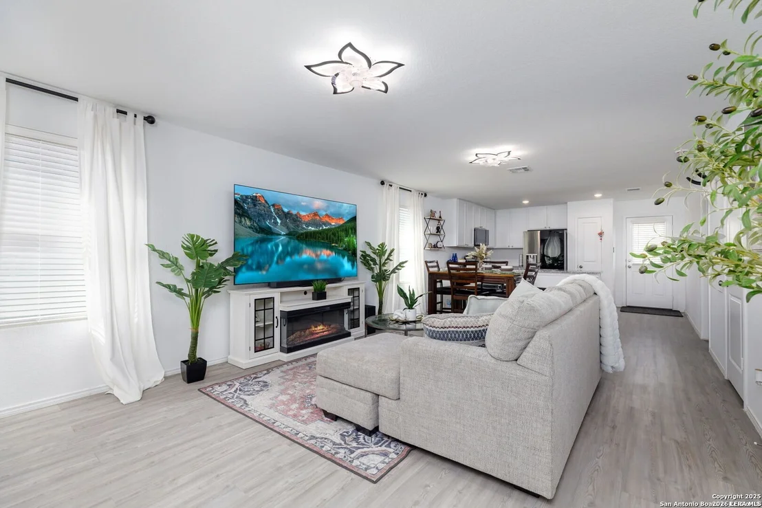 Photo of 4117 CATARACT CIR