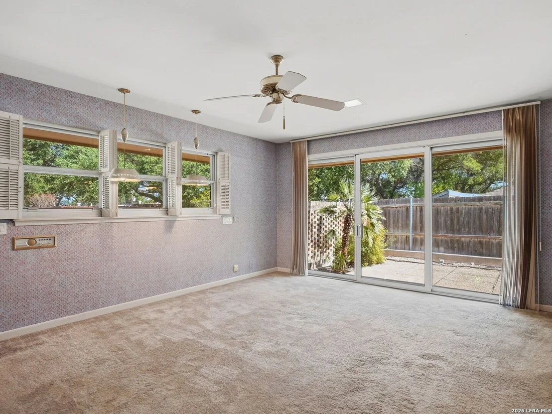 Photo of 122 LABURNUM DR