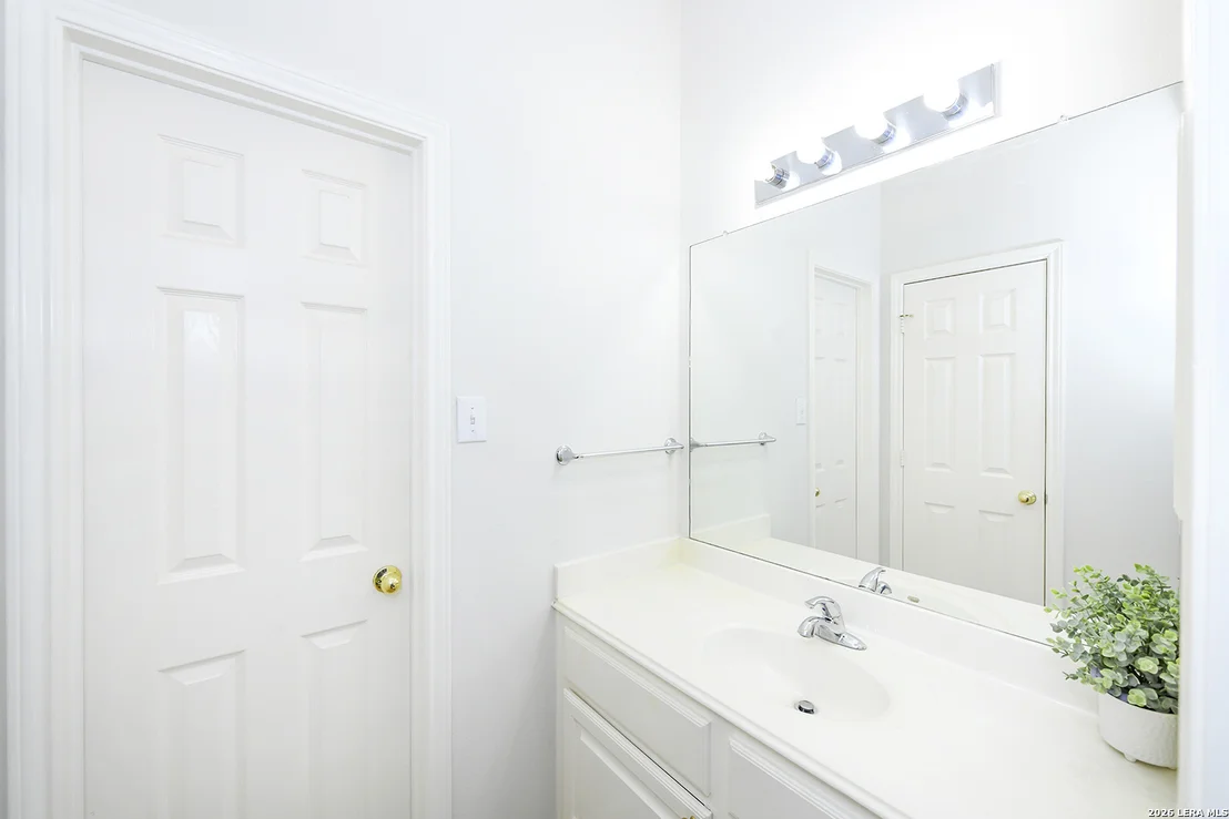 Photo of 1712 Oak Path
