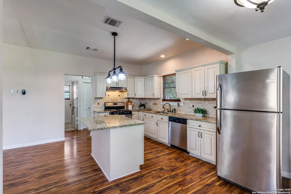 Photo of 418 Muncey