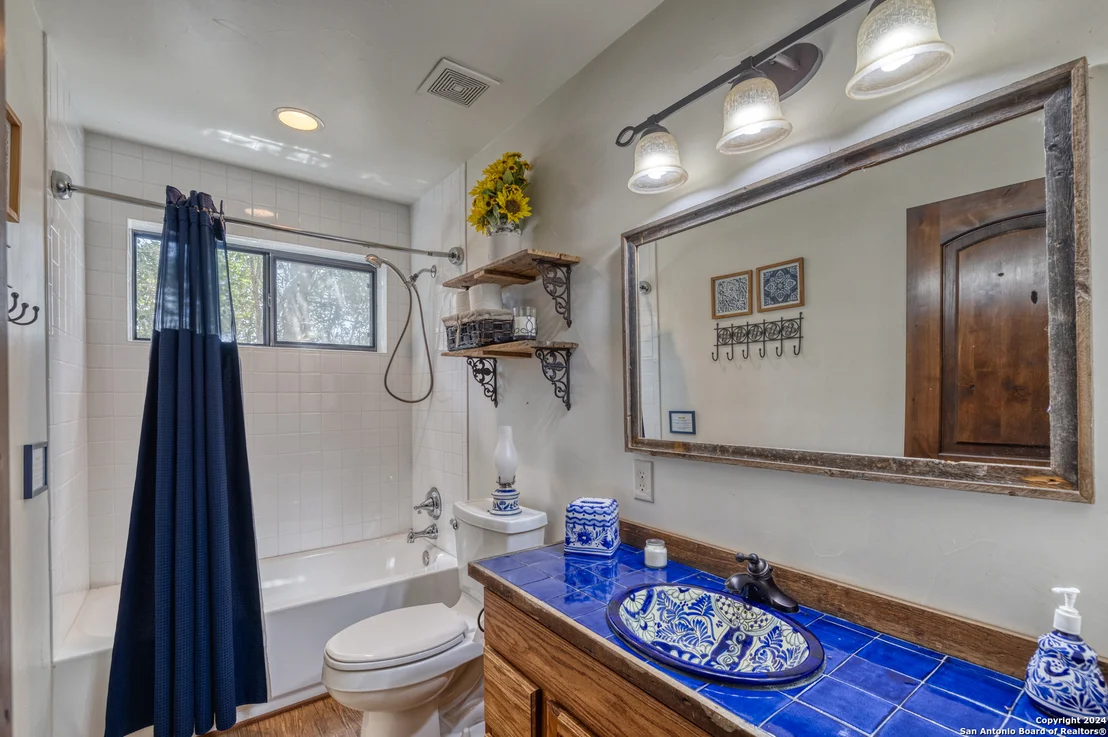 Photo of 1242 RIVER RD