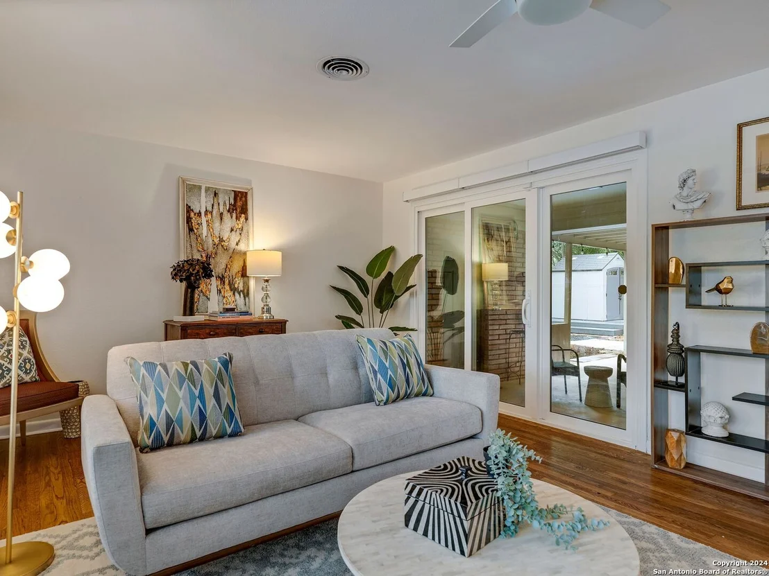 Photo of 534 OAKLEAF DR