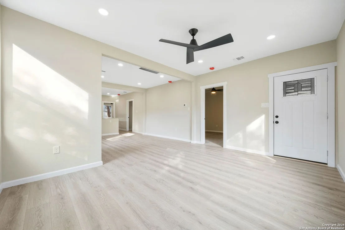 Photo of 835 CANTON