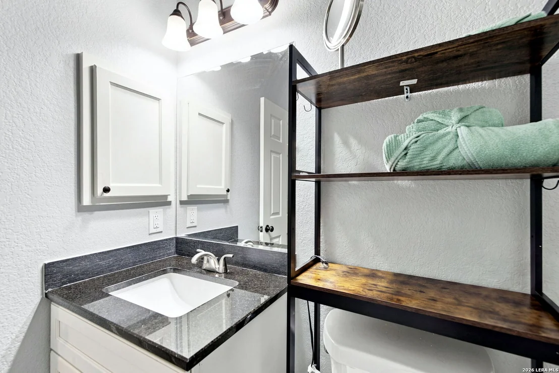 Photo of 212 W Baylor