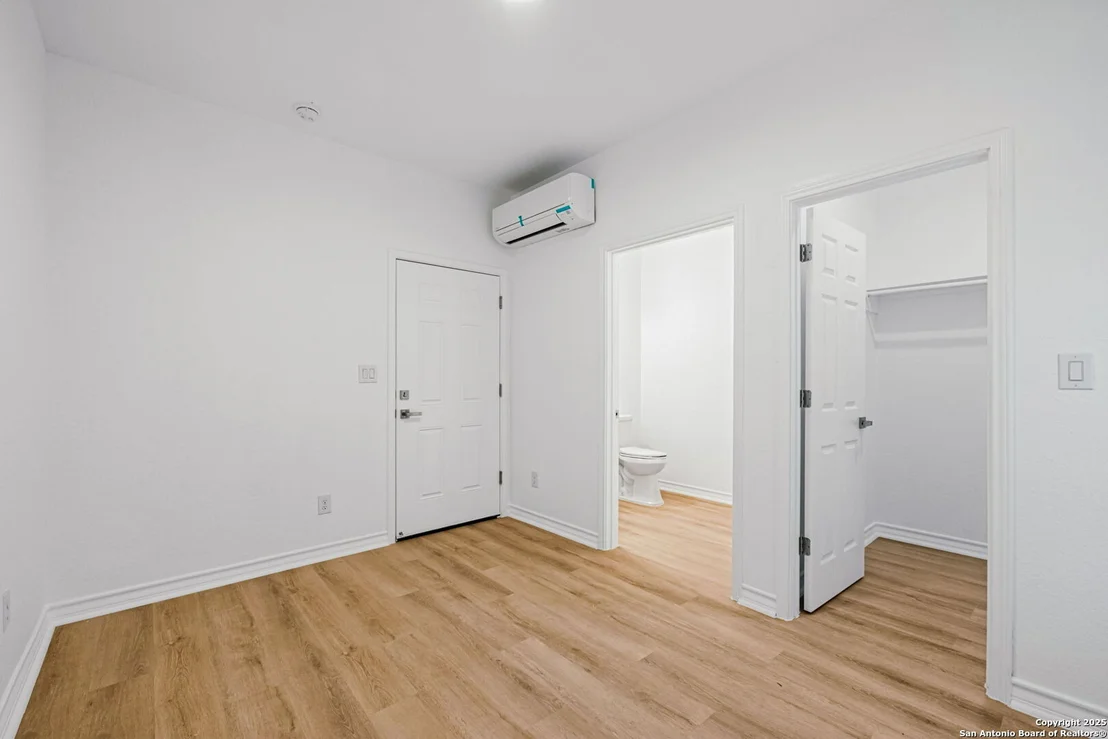 Photo of 1502 S Walters