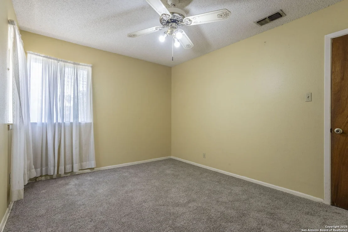 Photo of 6618 N Forest Bend