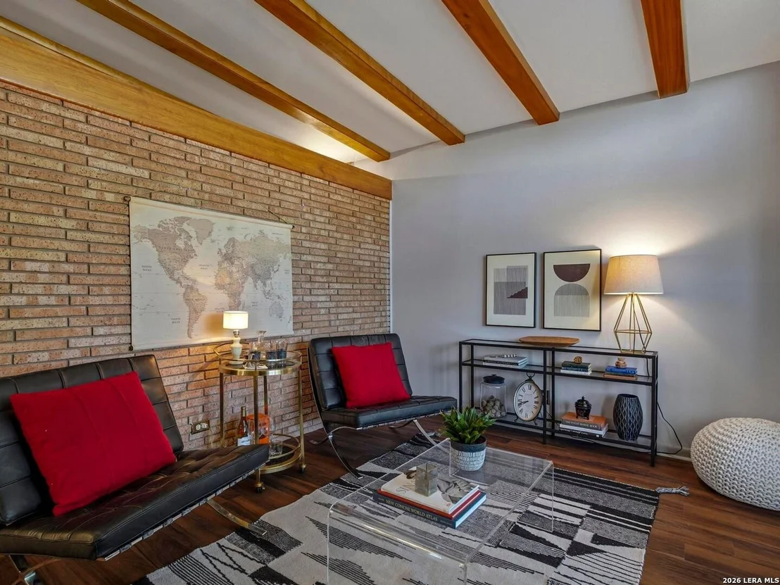 Photo of 1834 Edgehill Drive