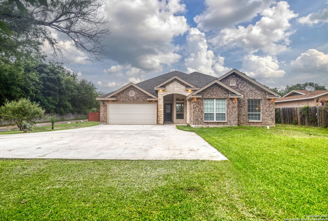 Photo of 2500 Garner Field RD