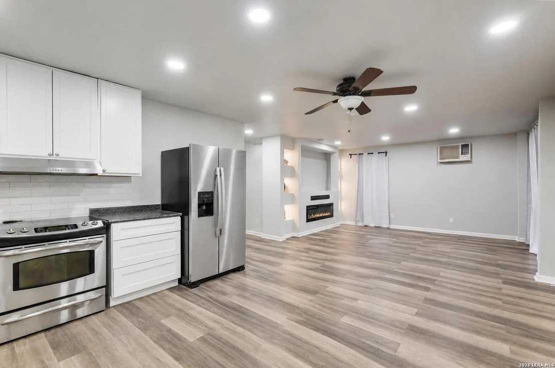 Photo of 1403 MEADOW GLN