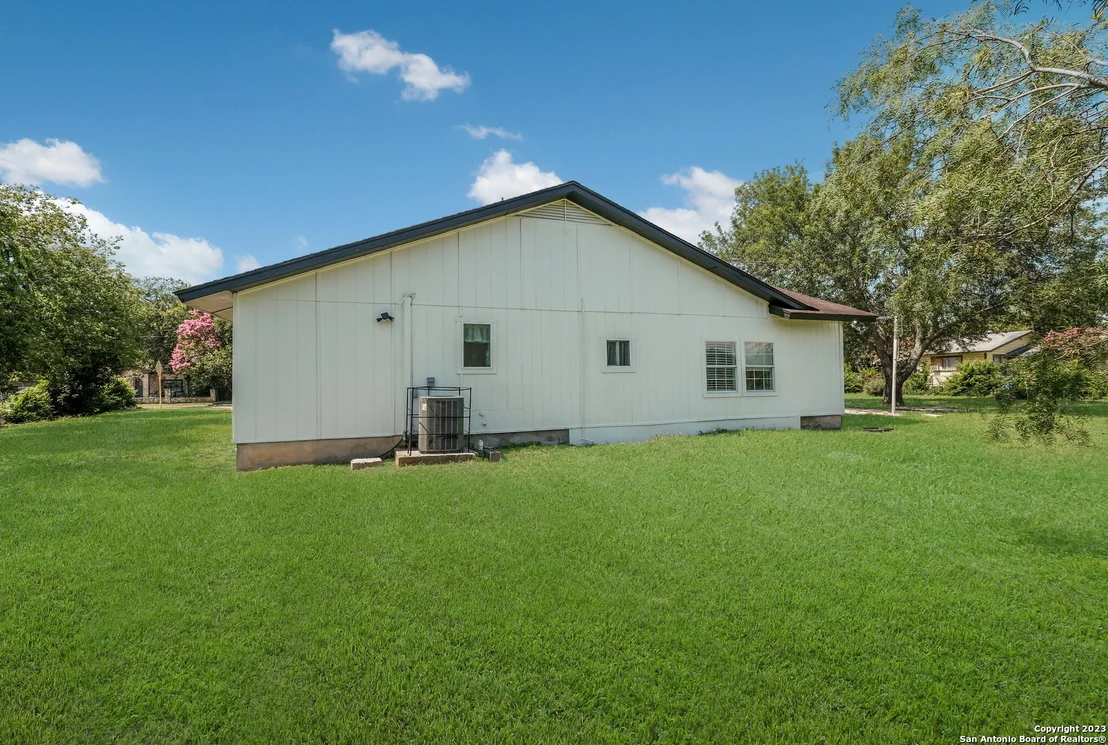 Photo of 427 MCCAULEY BLVD