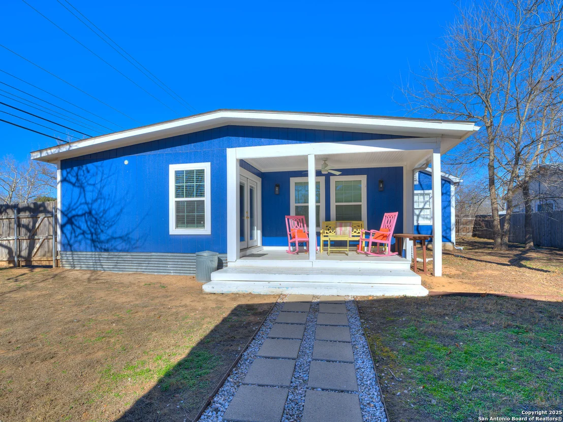 Photo of 337 W Hackberry St