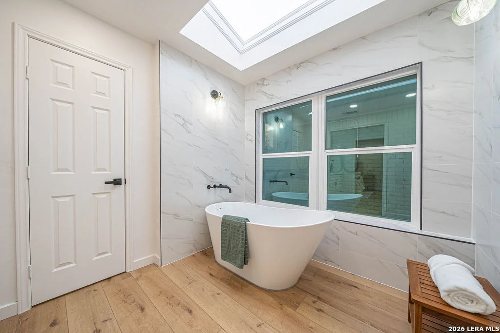 Photo of 355 Donella